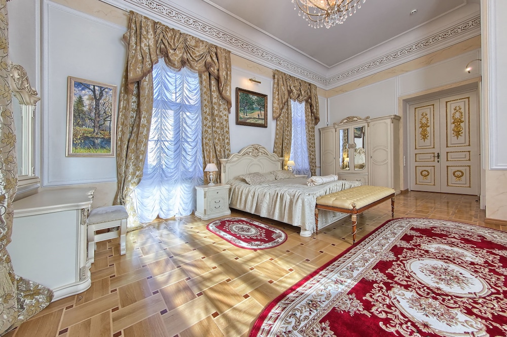 Grand Suite, 1 King Bed, Garden View (Golden) photo 1