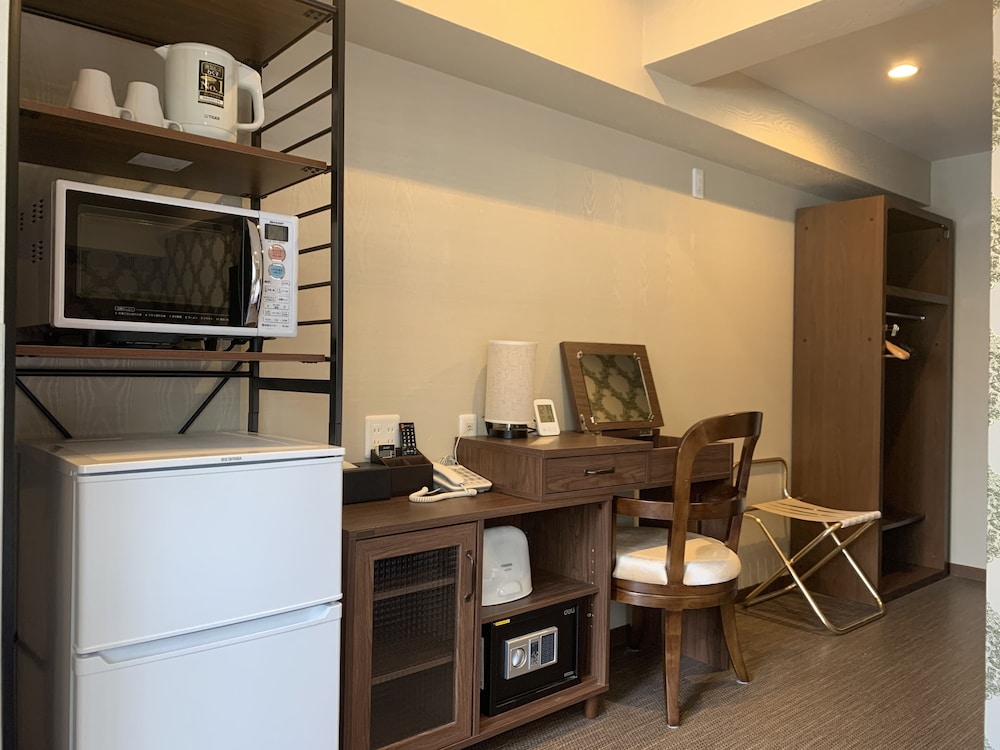 Signature Twin Room, 2 Twin Beds, Non Smoking, Refrigerator & Microwave photo 3