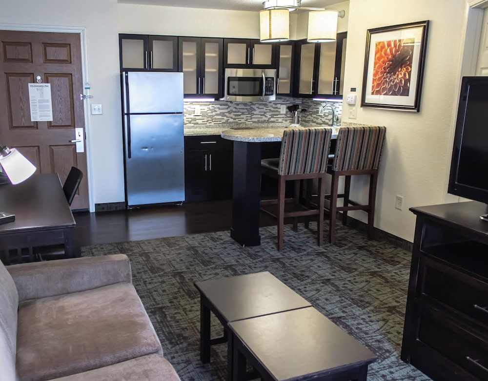 Suite, 1 Bedroom, Kitchen - Photo 5