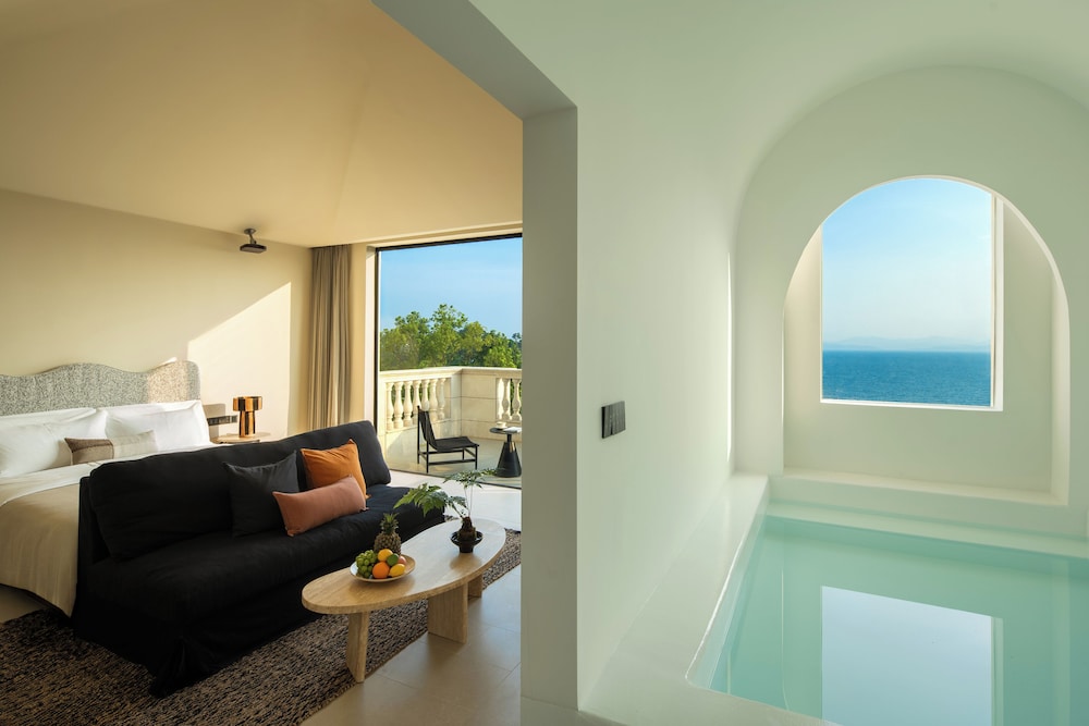 Moon Pool Sea View Balcony Hot Spring King Room
