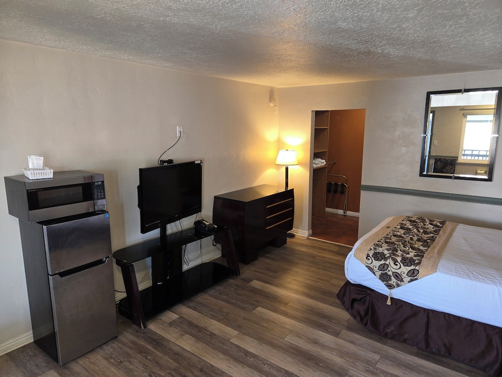 Deluxe Double Room Single Use (Not Pet Friendly Room) photo 3