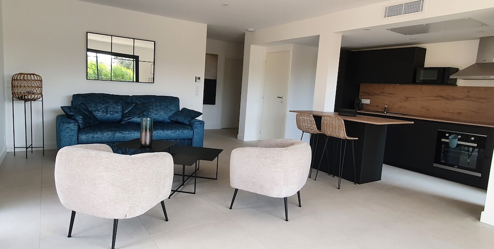 Luxury Apartment photo 3