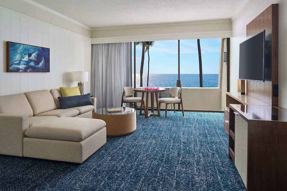 Club Suite, 1 King Bed With Sofa Bed, Mobility Accessible, Ocean View