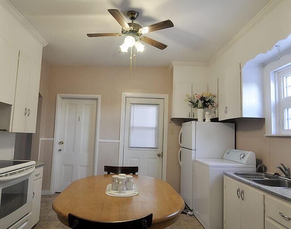 Family Suite, Multiple Beds, Private Bathroom photo 3