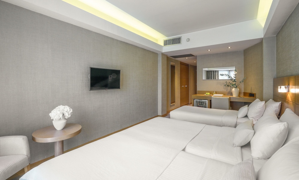 Deluxe Triple Room - Photo 1