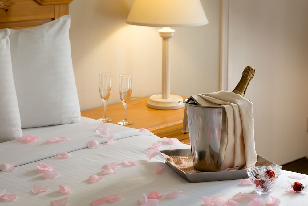 Romantic Suite, 1 King Bed, Jetted Tub - Photo 2