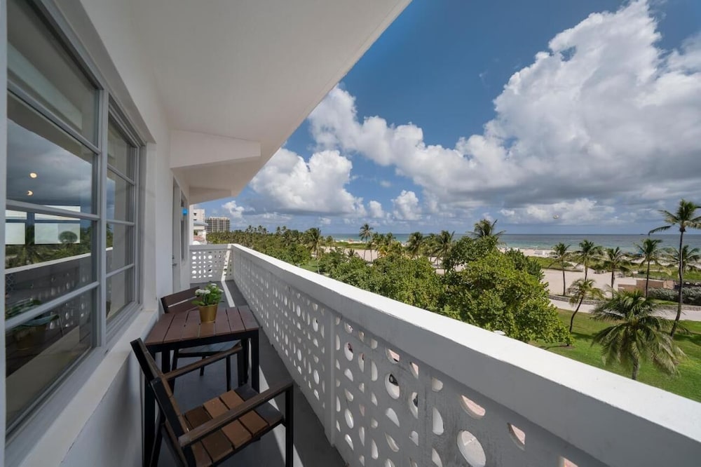 Panoramic King Suite, Direct Ocean View w/Balcony