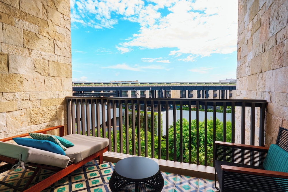 Premium Room, 2 Queen Beds, Partial Ocean View