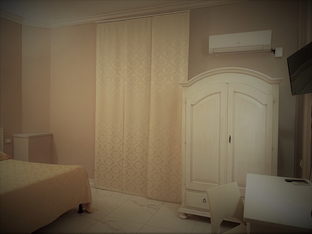 Double Room - Photo 6
