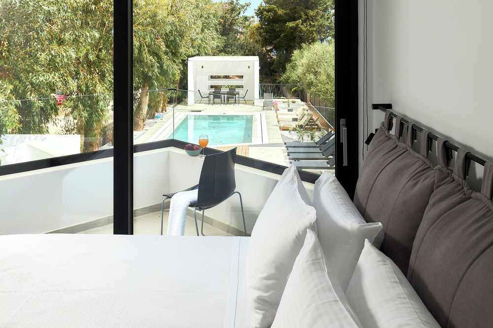 Panoramic Bungalow, Pool View