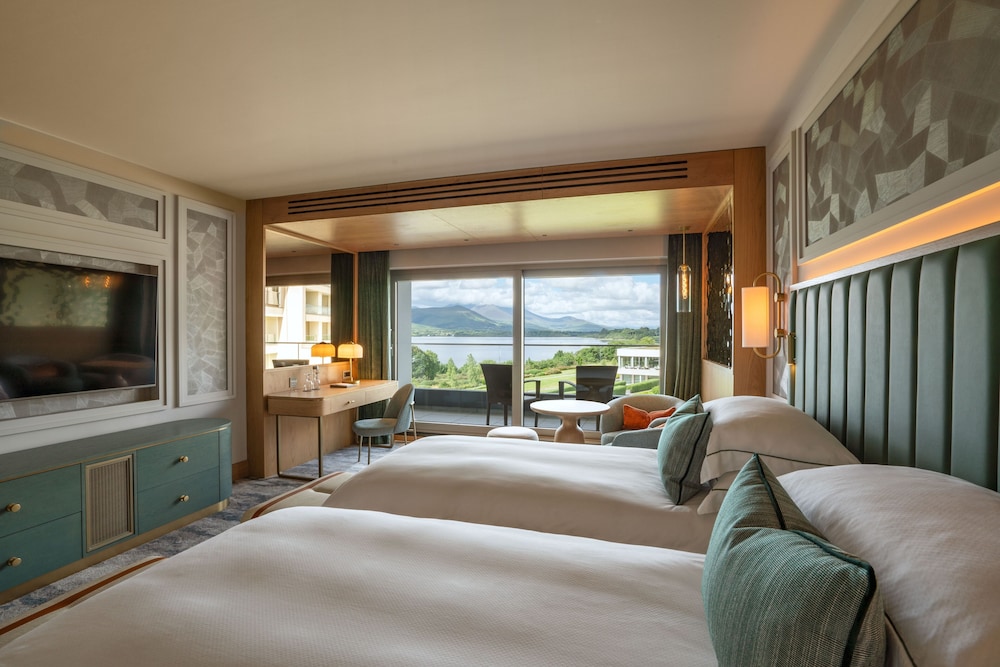 Premier Lakeview Twin Room