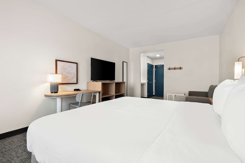 Room, 1 King Bed, Accessible, Bathtub (Mobility) - Photo 1