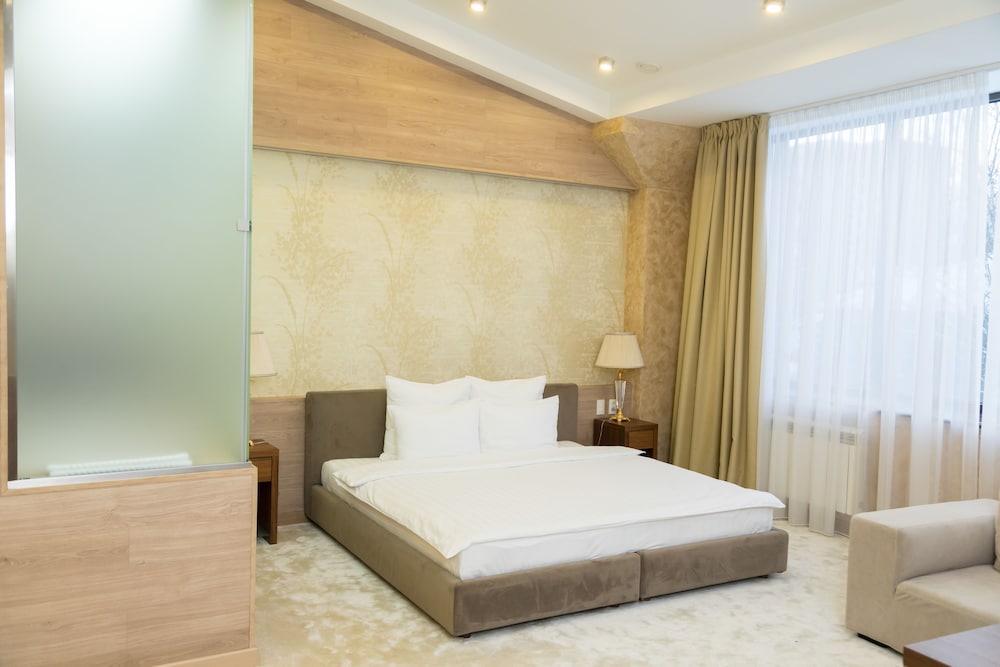 Standard Double Room, 1 King Bed photo 2