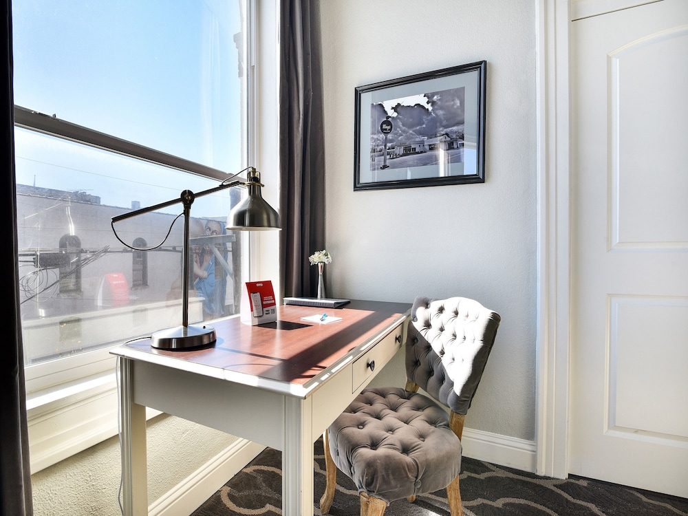 Executive Room, City View, Corner photo 2