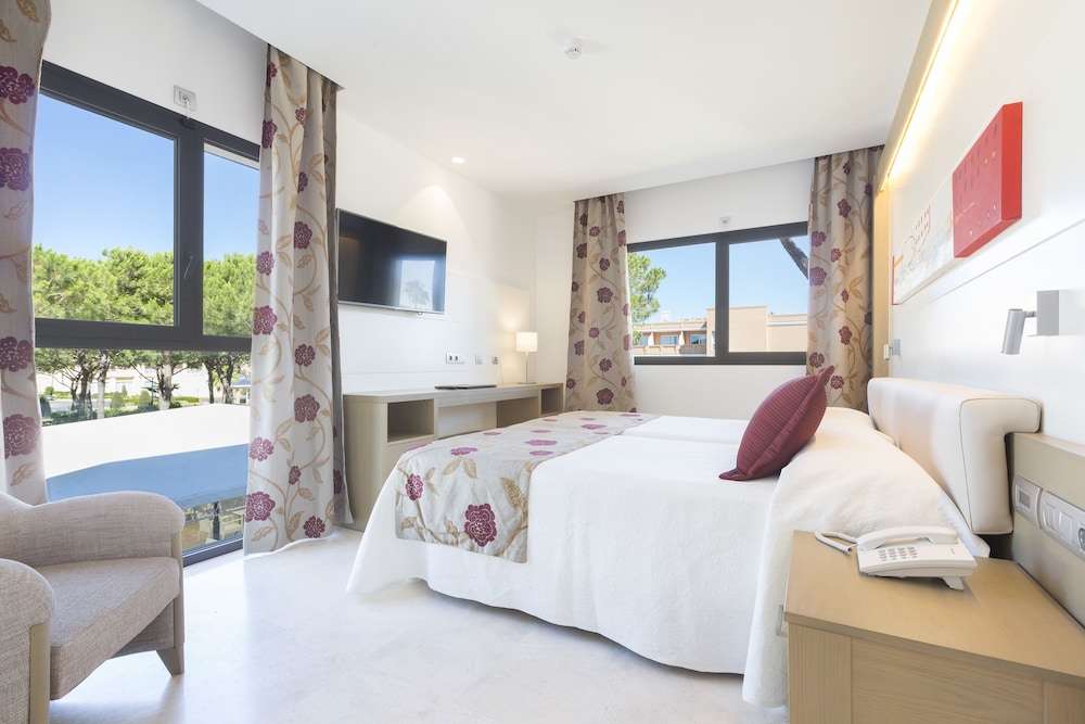 Family Apartment, 1 Bedroom, Balcony (2 Adults + 1 Child) photo 3