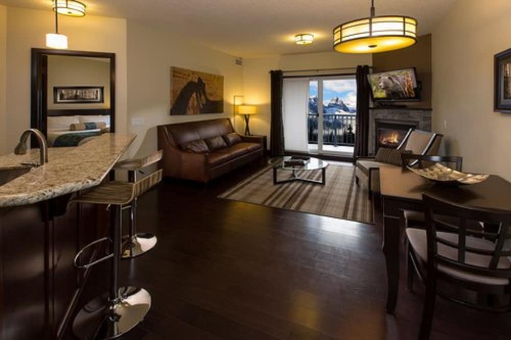 Suite, 2 Bedrooms - Photo 1