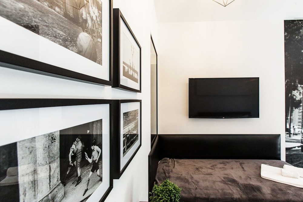 Deluxe Triple Room, Balcony, City View photo 3