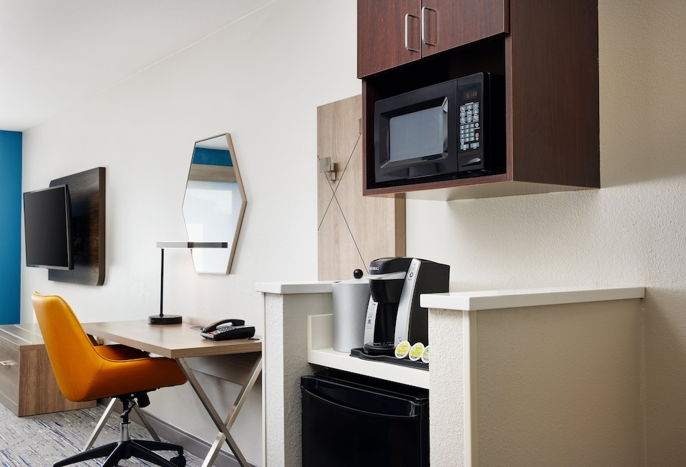 Suite, 1 King Bed, Accessible (Communications) - Photo 1