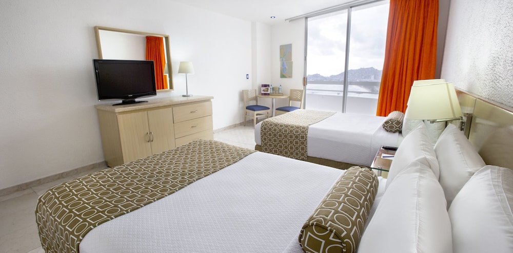 Deluxe Room, 2 Double Beds, Balcony, Partial Ocean View - Photo 6