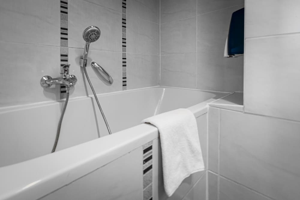 Double or Twin Room (Budget) - Photo 15