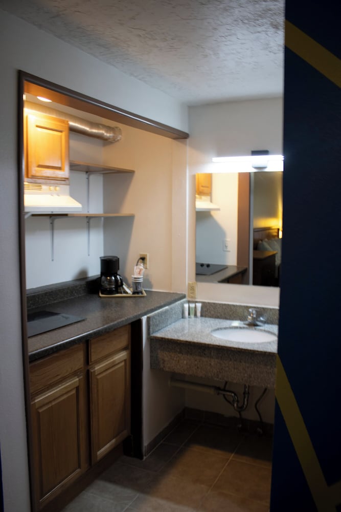 Single Room, 2 Double Beds, Non Smoking, Kitchenette photo 3
