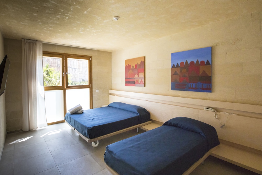 Superior Triple Room photo 3