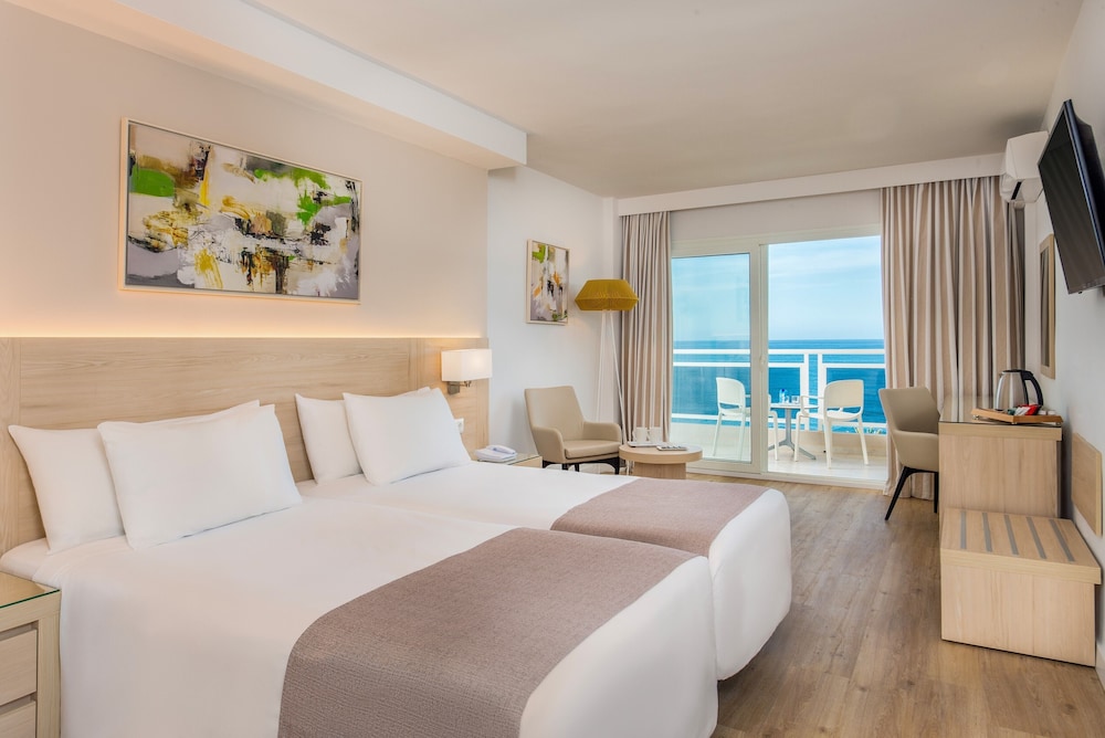 Premium Room Frontal Sea View (2+1) - Photo 2