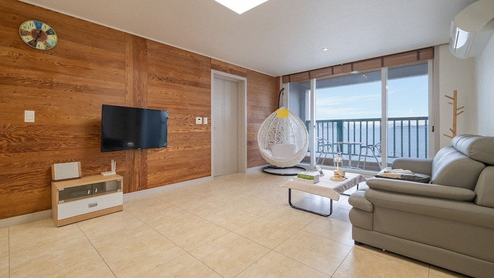 Basic Room, 1 Bedroom (white 302) - Photo 1