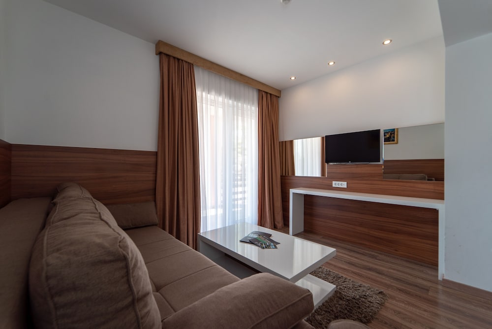 Deluxe Suite, 2 Bedrooms, Terrace photo 2