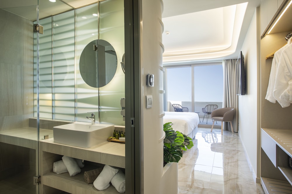 Superior Room (Athens View) thumbnail 6