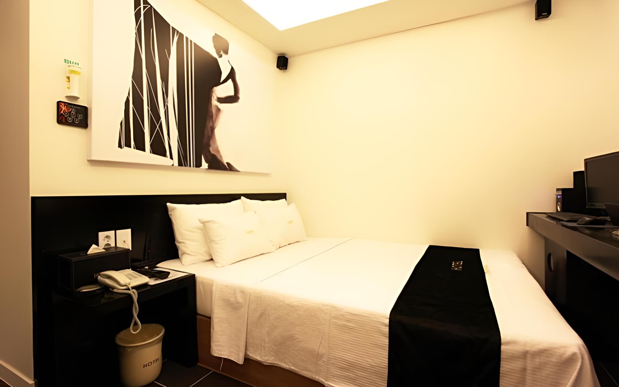 Room (Standard room (available for watching) - Photo 20