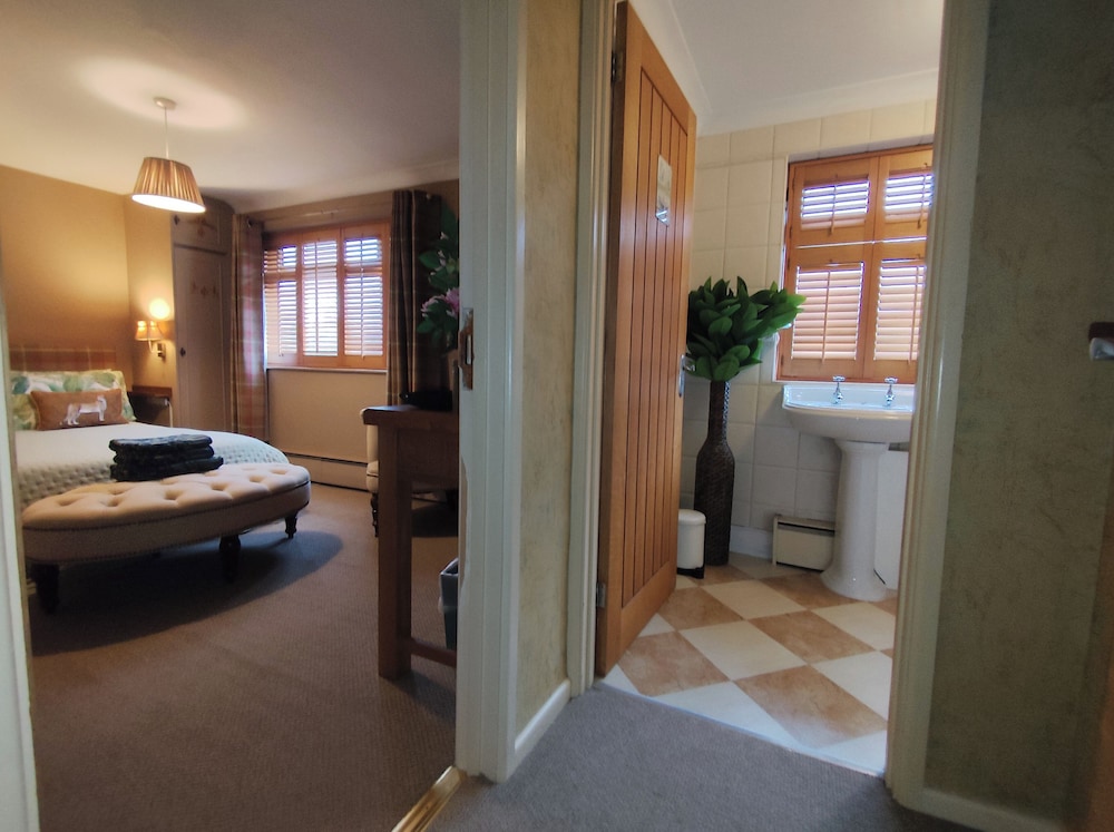 Deluxe Double Room, 1 Double Bed, Private Bathroom, Garden View photo 3