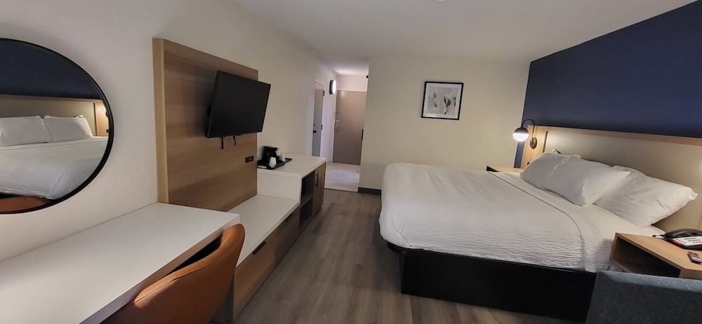 Room, 1 King Bed, Accessible, Non Smoking (Roll-In Shower) - Photo 1