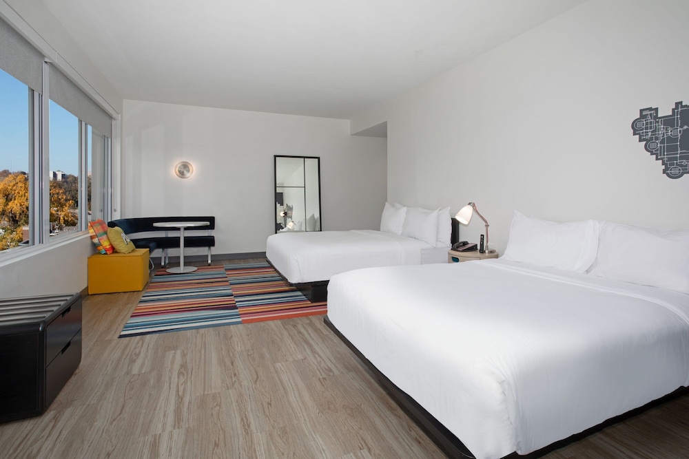 Room, 2 Queen Beds, Corner (Hearing Accessible) - Photo 2