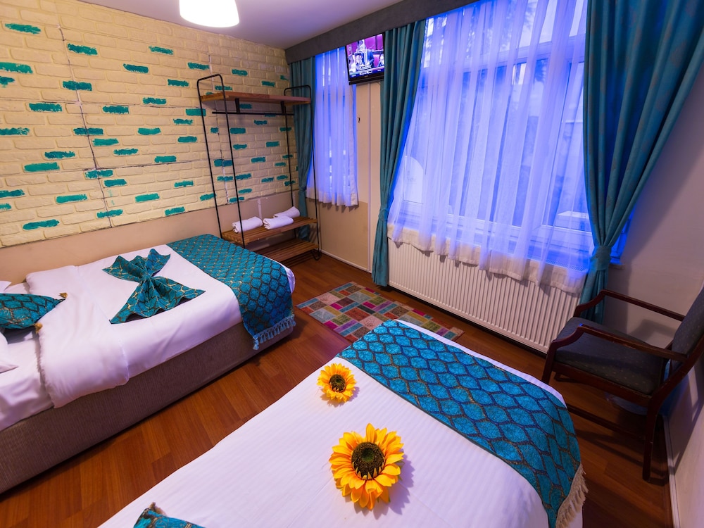 Economy Triple Room photo 1