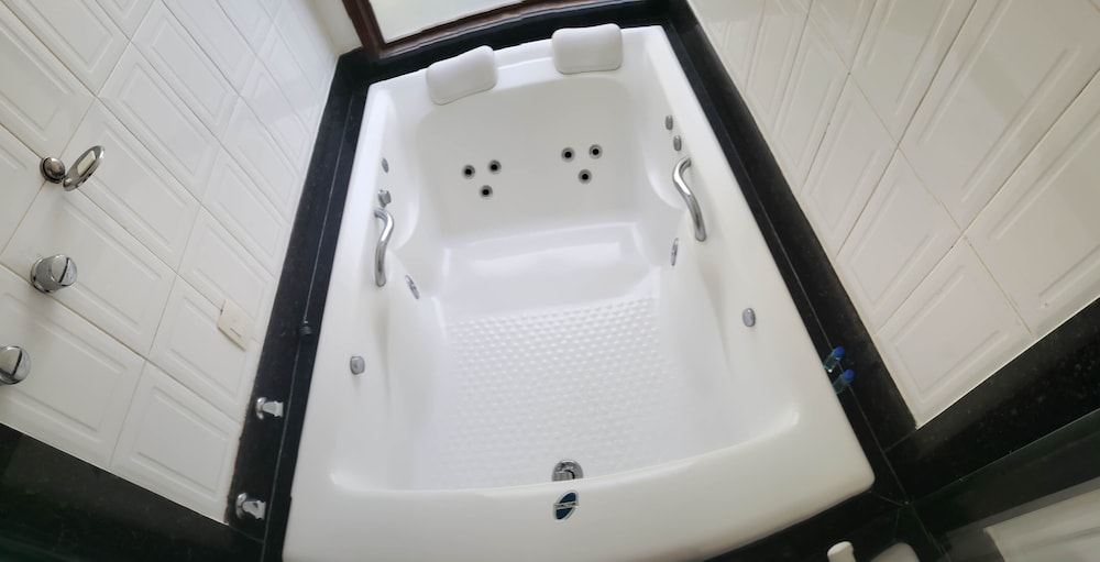 Premium Suite, Jetted Tub, Sea View - Photo 3