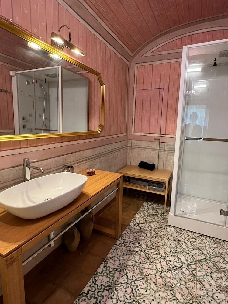 Deluxe Suite photo 3