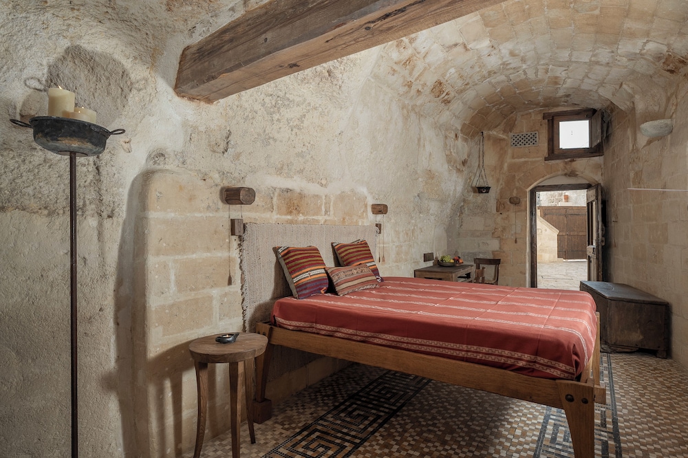 Magna Graecia Dwelling 12 (The Shoemaker's) - in a cave