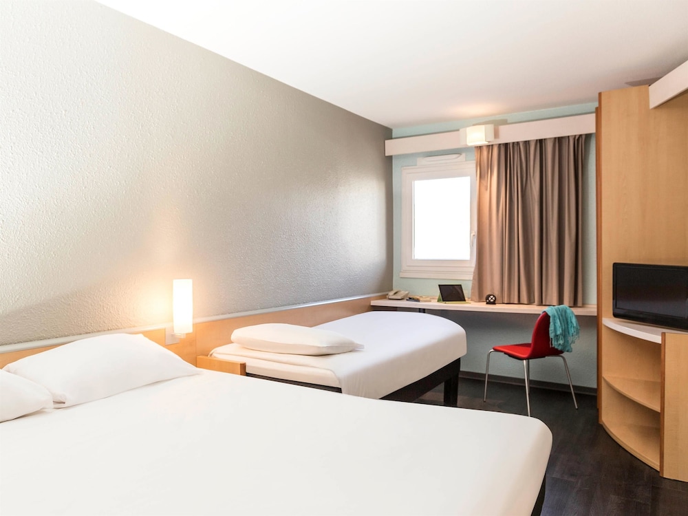 Standard Room, 2 Twin Beds photo 3