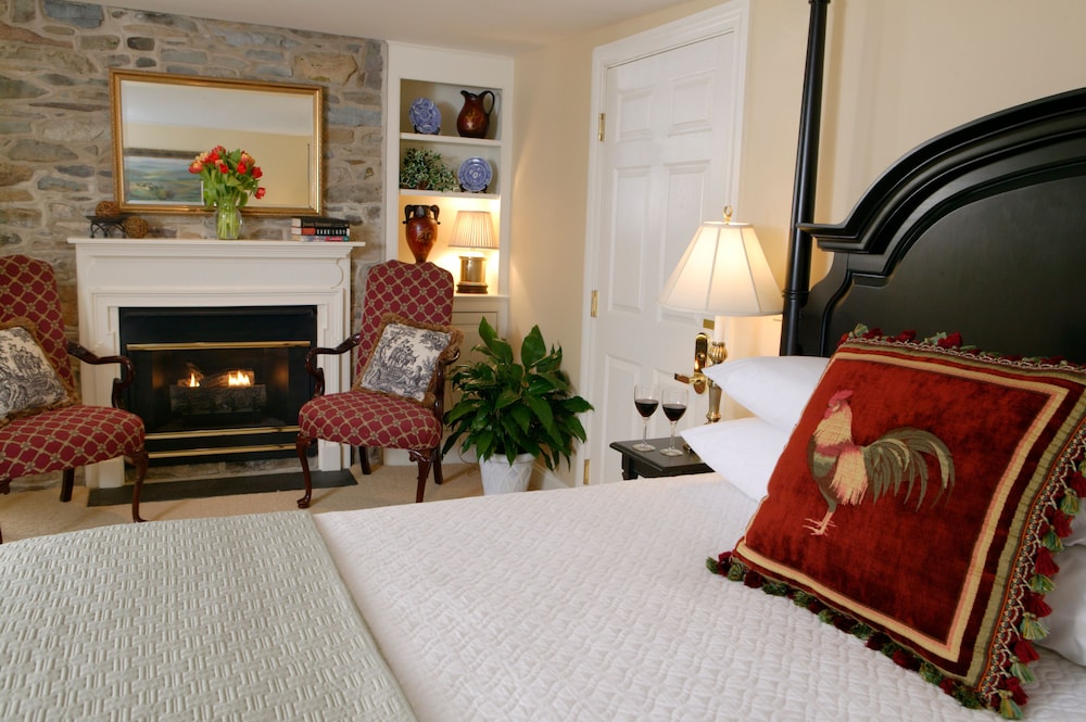 Courtyard King Suite - Photo 1