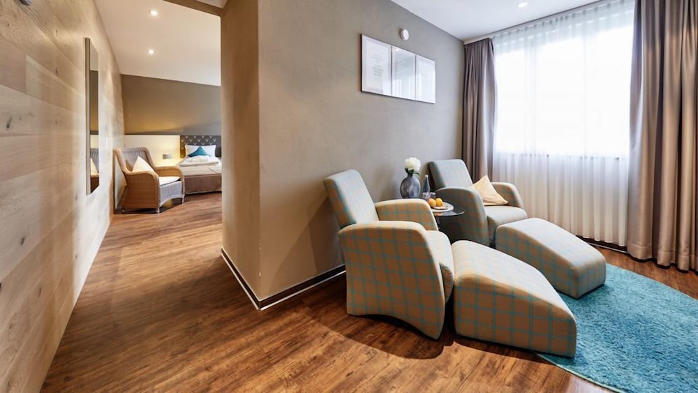 Suite - Photo 6