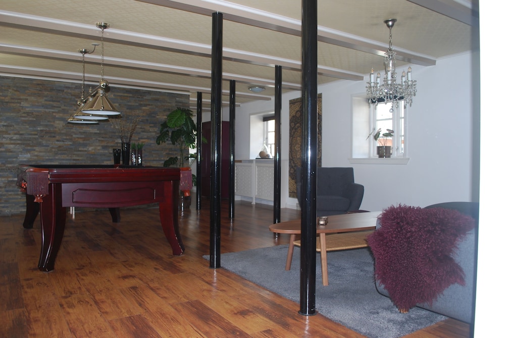 Basic Apartment, Multiple Bedrooms (14 persons, shared living room)