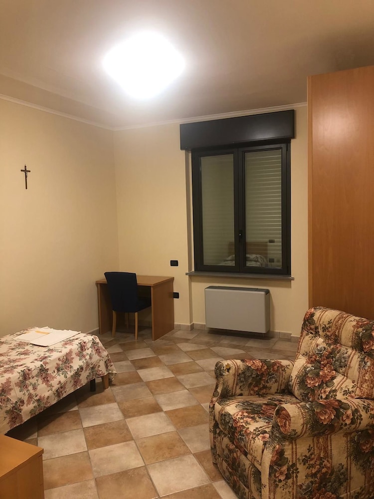Single Room photo 3