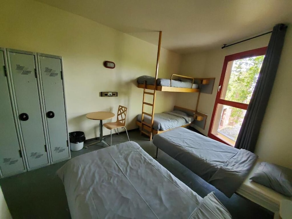 Quadruple Room with Ensuite Bathroom - Photo 10