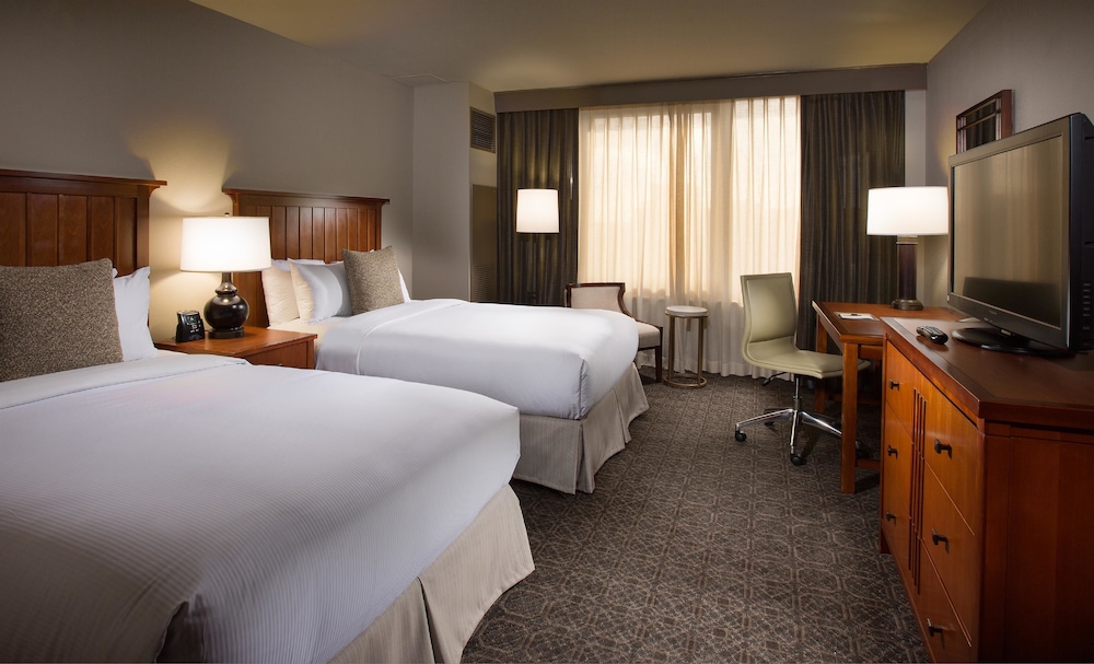 Two Double Beds - Photo 3