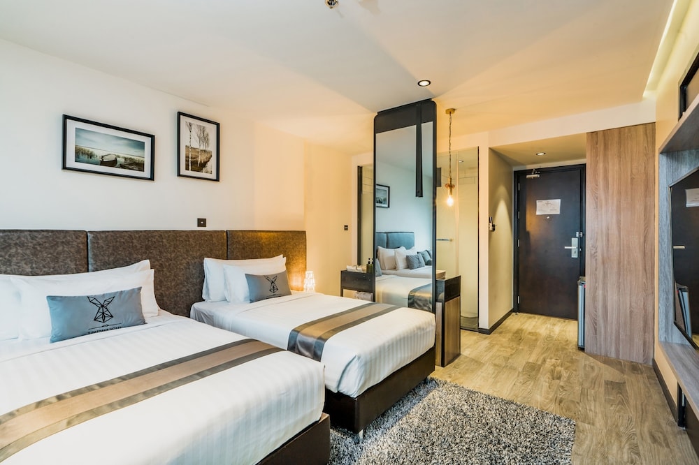 Superior Twin Room, Balcony, City View photo 1