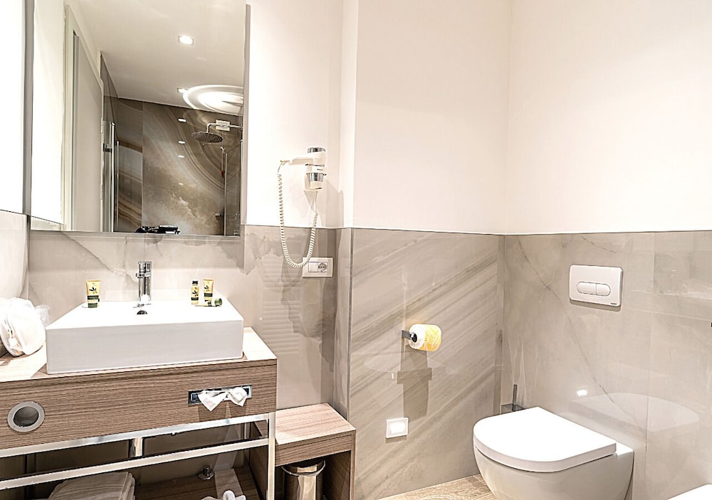 Comfort Double Room Single Use, Balcony, Courtyard View photo 3