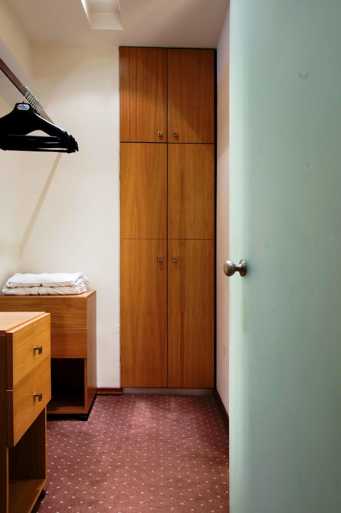 Executive Room - Photo 17