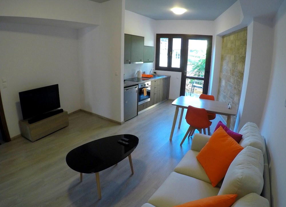 Suite, 1 Bedroom, Balcony photo 2