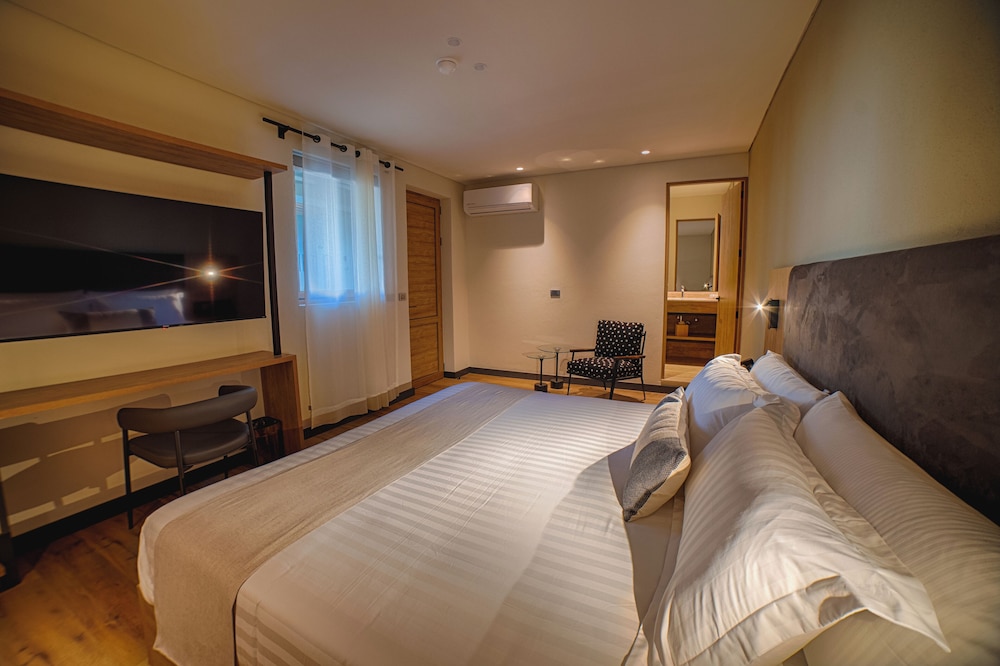 Superior Double Room, City View photo 1